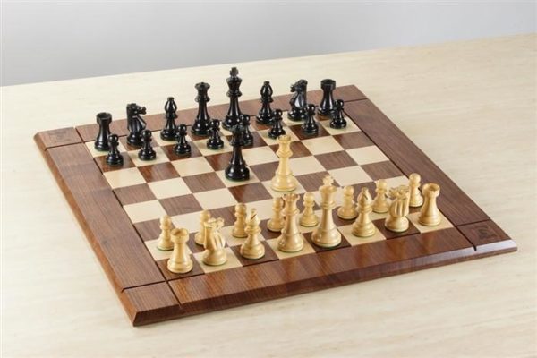 Heirloom Club Chess Set